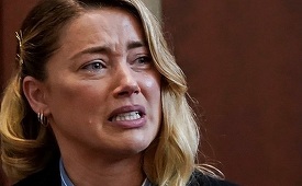 Actriţa Amber Heard a depus mărturie în procesul de defăimare intentat fostului soţ Johnny Depp: „E oribil să retrăiesc din nou totul”