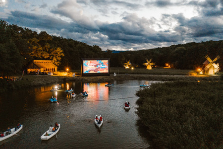 Astra Film Festival: Cinema plutitor pe lacul din Dumbrava Sibiului - FOTO
