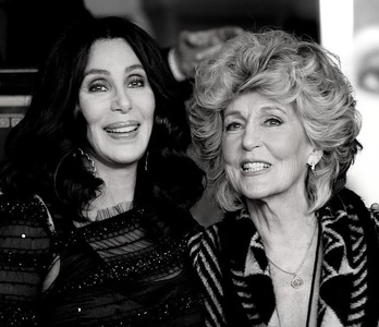 Cher a anunţat decesul mamei sale, actriţa şi cântăreţa Georgia Holt