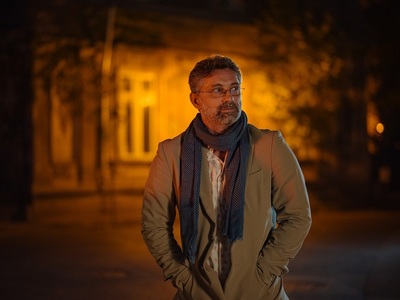 Andi Vasluianu joacă în comedia "Taximetrişti" rolul unui realizator de talk-show: "E viaţa sub lupă"