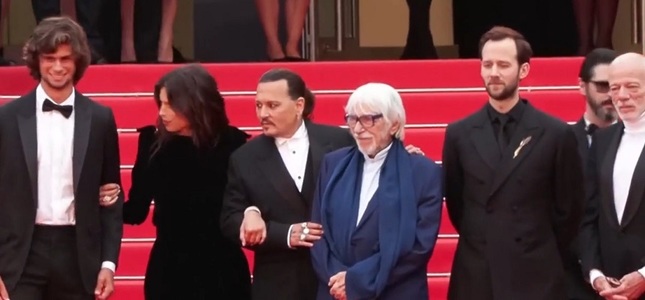 Cannes 2023 - Johnny Depp a revenit pe covorul roşu în ciuda polemicilor. Fanii i-au scandat numele. Catherine Deneuve a lansat oficial ediţia 76/ VIDEO
