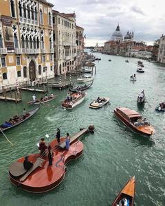 UNESCO recomandă adăugarea Veneţiei, care riscă să sufere daune ”ireversibile” din cauza turismului şi a creşterii nivelului mării, pe lista siturilor în pericol  / Marea Barieră de Corali rămâne în afara listei, dar este în continuare "serios ameninţată”
