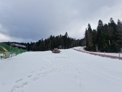 Azuga, prima staţiune de pe Valea Prahovei care anunţă că se poate schia, de joi