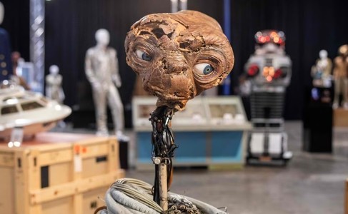 Capul lui "E.T." a fost vândut la licitaţie cu 635.000 de dolari, sub aşteptări