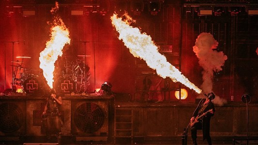 Curtea de Apel Paris: Rammstein a "împrumutat în mod deliberat" elemente melodice de la duo-ul NinjA Cyborg - VIDEO