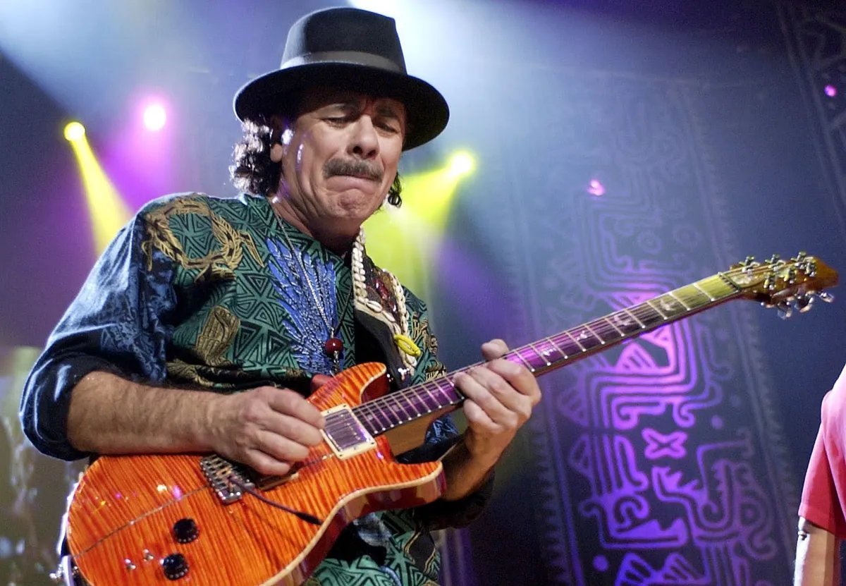 Legendarul chitaristul Carlos Santana a fost nevoit să amâne concerte după ce a contractat Covid-19