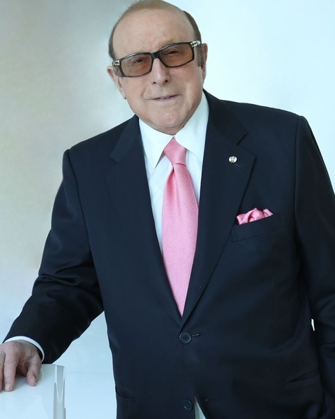 Producătorul american Clive Davis, cel care a descoperit-o pe Whitney Houston, a murit