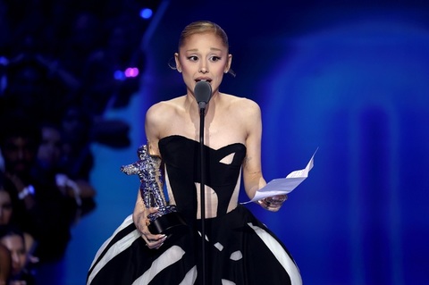 Ariana Grande îl critică pe Donald Trump pentru că a folosit una dintre melodiile ei într-un videoclip TikTok anti-trans/ VIDEO