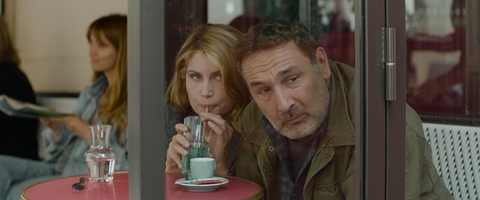 Laetitia Casta şi Gilles Lellouche, detectivi fără voie în comedia „Crima de la etajul 3”, din 11 septembrie la cinema/ VIDEO