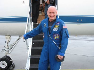 Astronautul american Scott Kelly a vizitat Centrul spaţial din Houston, după aproape un an petrecut în spaţiu