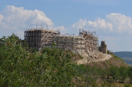 Cetatea Feldioara, cea mai veche fortificaţie din Braşov, este în reabilitare şi va putea fi vizitată din toamnă
