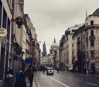 Sfârşitul unei ere: Ultimii doi jurnalişti au părăsit celebra Fleet Street din Londra