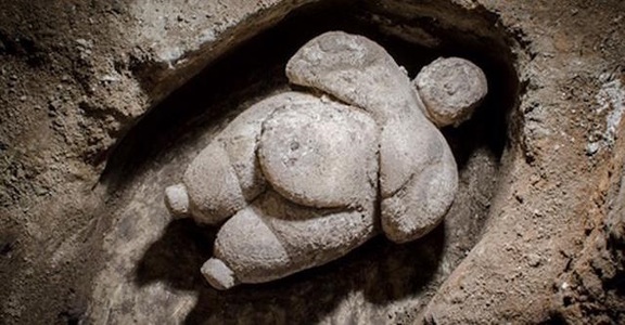 O statuetă extrem de rară din neolitic, descoperită în stare intactă, în Turcia
