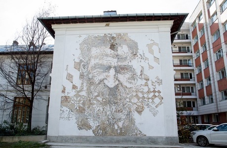 Unul dintre cei mai cunoscuţi artişi vizuali din lume, Vhils, l-a reprezentat la Bucureşti pe Brâncuşi pe zidul UNArte