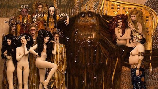 O artistă din Austria a reinterpretat fotografic, în scop caritabil, opera lui Gustav Klimt, părintele epocii de aur a Secesiunii vieneze