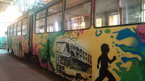 Două tramvaie ale liniei 1 pictate cu graffiti circulă de luni în Capitală, în cadrul proiectul "CoolTOURal Bucureşti”