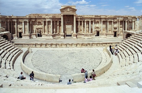 Organizaţia Stat Islamic a distrus o parte dintr-un amfiteatru roman şi un monument tetrapilon din Palmira