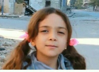 Fetiţa siriană în vârstă de 7 ani care publica mesaje pe Twitter din mijlocul bombardamentelor din Alep va scrie o carte de memorii