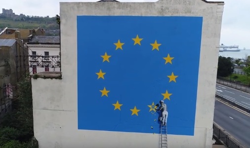 Muralul pictat de Banksy pe tema Brexit-ului ar putea fi dărâmat şi vândut