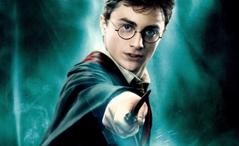 O poveste anterioară apariţiei personajului Harry Potter scrisă de JK Rowling pe o carte poştală a fost furată