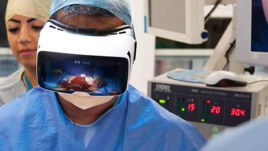 Subiect tabu la iCEE.fest: beneficiile marijuanei în medicină. Alte subiecte fascinante: cum se foloseste realitatea virtuală în sala de operaţii  sau cum o artistă schimbă sunetele deprimante pe care le auzim în spitale
