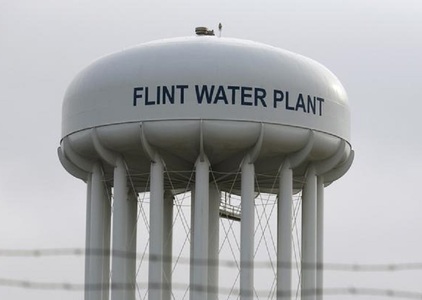 Realizatorul filmului “You’ve Been Trumped” pregăteşte un documentar despre criza apei din oraşul Flint