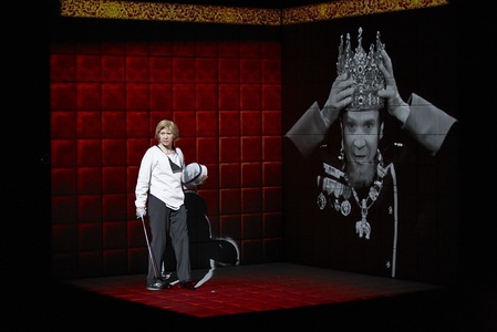 "Hamlet/Collage", un spectacol uimitor, complex, ca un ceas elveţian, a deschis vineri seară Festivalul Naţional de Teatru