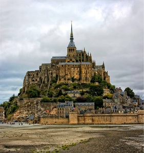 Un cimitir din Evul Mediu a fost descoperit pe insula Mont Saint Michel