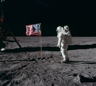 Donald Trump vrea ca NASA să trimită astronauţi pe Lună şi, „eventual”, pe Marte


