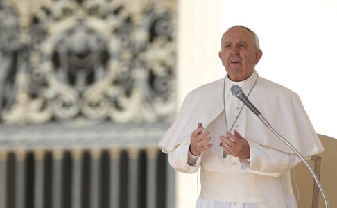 Papa Francisc s-a rugat pentru refugiaţi, la slujba din Ajun
