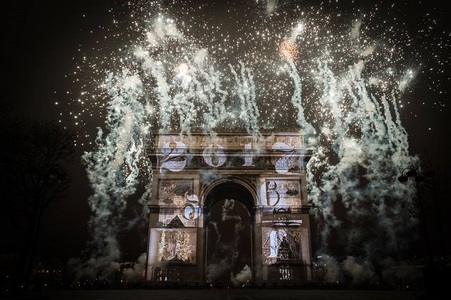 Parisul va sărbători trecerea în Noul An cu un spectacol de sunet şi lumină la Arcul de Triumf