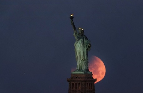 Super Luna albastră sângerie în imagini. Spectacolul a fost văzut în America de Nord după 150 de ani - FOTO/ VIDEO