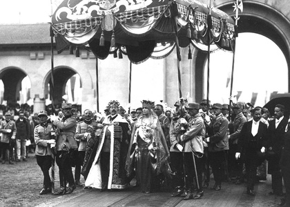 Expoziţia cu fotografii rare înfăţişând familia regală a României în perioada Marii Uniri, prezentată la Riga şi Vilnius