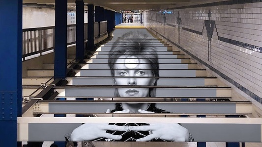 SUA: O staţie de metrou din New York a devenit Muzeu "David Bowie"