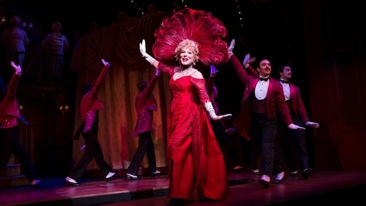 Bette Midler revine pe Broadway în musicalul „Hello, Dolly!”