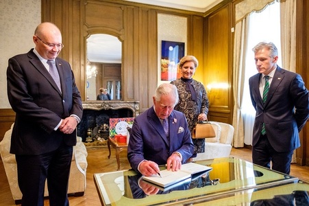 Prinţul Charles, în vizită la expoziţia „Transylvania Florilegium” deschisă la ICR Londra 
