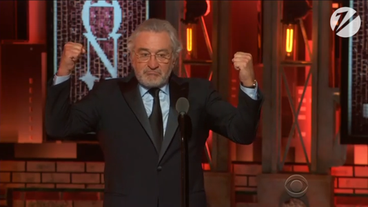 Gala premiilor Tony - De Niro, ovaţionat pentru afirmaţia „Fuck Trump” din discursul de prezentare a lui Bruce Springsteen. CBS a cenzurat declaraţia