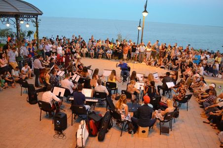 Şaizeci de melodii româneşti  lansate în ultimii o sută de ani vor fi intrepretate de o orchestră simfonică pe faleza Cazinoului din Constanţa