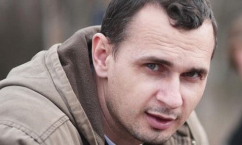 Emmanuel Macron i-a solicitat lui Putin o "soluţie umanitară" pentru salvarea cineastului Oleg Sentsov