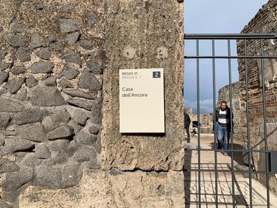 Pompeii - O turistă britanică a încercat să fure bucăţi dintr-un mozaic 