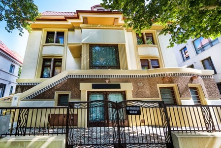 Casa A. Papadopolu, construită în stil art deco după planurile arhitectului G. Simotta, este pusă în vânzare de la 1,9 milioane de euro - FOTO