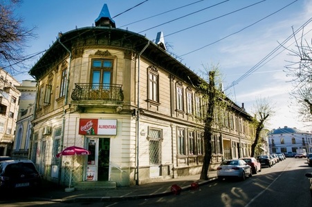 Băcănia şi Casele Nae Petrescu din strada Plantelor, de vânzare de la 760.000 de euro - FOTO