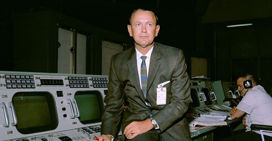 Chris Kraft, primul director de zboruri de la NASA, a murit la vârsta de 95 de ani