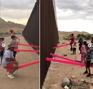 Zidul dintre Statele Unite şi Mexic, transformat de artişti în loc de joacă pentru copii - VIDEO