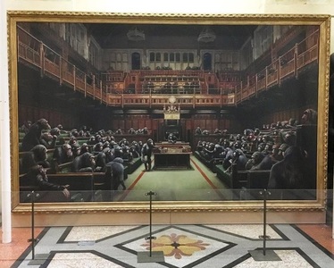 Un nou record stabilit de Banksy: Lucrarea "Devolved Parliament" a fost adjudecată la preţul de 10 milioane de lire sterline - VIDEO