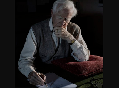 Scriitorul John le Carré, recompensat cu premiul „Olof Palme”, donează cei 100.000 de dolari organizaţiei Medici Fără Frontiere
