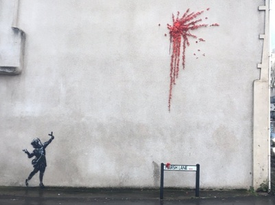 Banksy a confirmat că lucrarea apărută de Ziua Îndrăgostiţilor pe zidul unei case din Bristol este creaţia sa