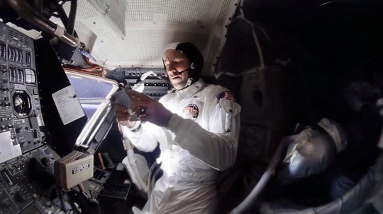 Comandantul Jim Lovell