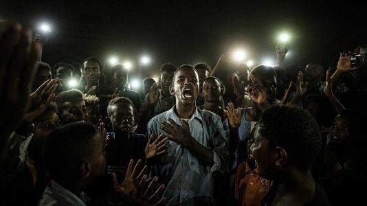 Instantaneu din timpul revoltelor din Sudan, recompensat cu cel mai prestigios premiu pentru fotografie de presă