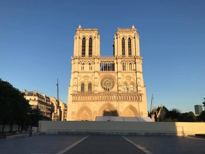 Piaţa din faţa Catedralei Notre-Dame din Paris, redeschisă duminică